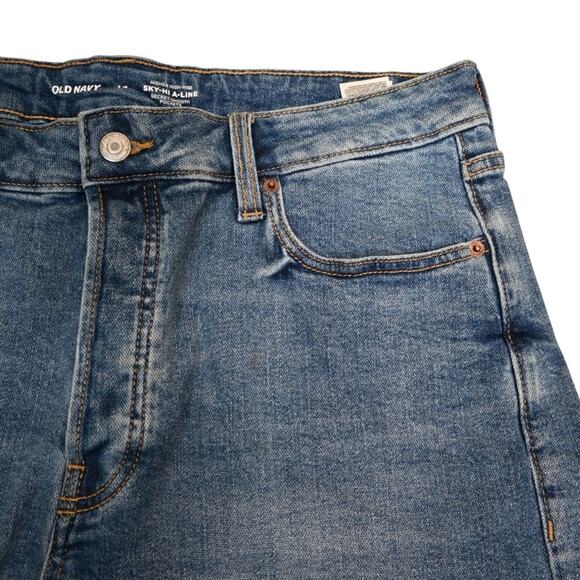 Old Navy Women's 14 Higher High-Rise Sky-Hi A-Line Short - Picture 3 of 9